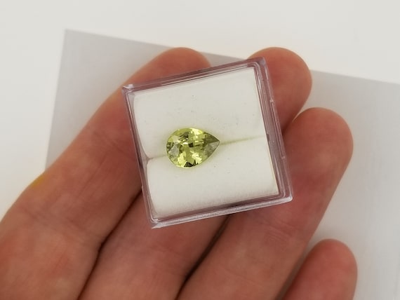 Chartreuse Green/Yellow Sapphire 9x7 MM Pear Shape