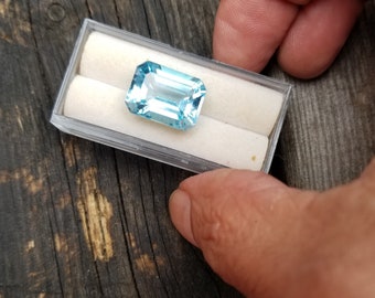 スカイブルー トパーズ 16 x 12 MM エメラルドカットシェイプ 14.25