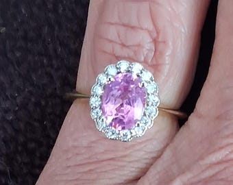Förlovningsring med rosa safir och diamanter i september, ädelstenssmycken