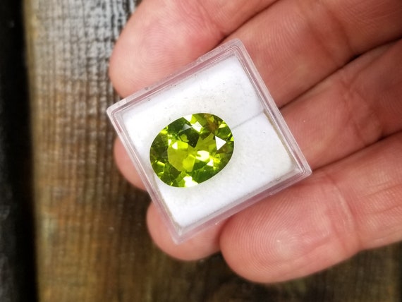 Peridot August Birthstone 5.81 Carats Natural Gemstone for Jewellery Design