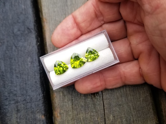 Arizona Peridot for Earrings and Pendant, August Birthstone for Anniversary Jewelry, Natural Green Apple Peridots