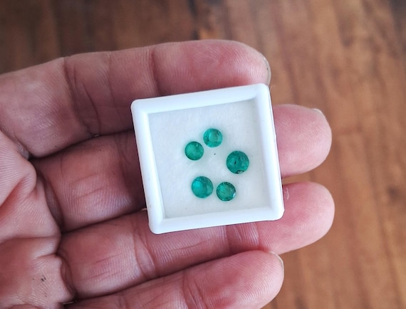 Emerald Round Collection May Birthstone for Jewellery