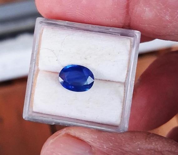 Silky Blue Sapphire September Birthstone weight 1.58cts size 8.3x6.2mm