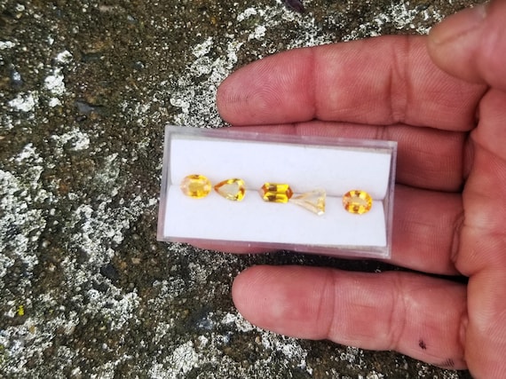 Loose Golden Sapphire Parcel  4 Cts Total Carat Weight