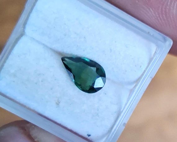 Natural Ceylon Green Sapphire 8.xx5.4mm Tear Drop