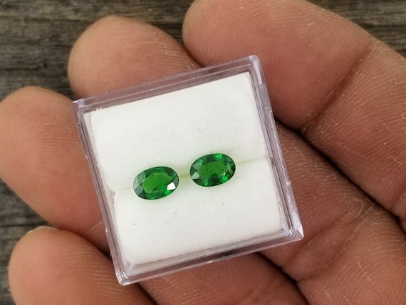 Tsavorite Garnet Pair 1.04cts TW