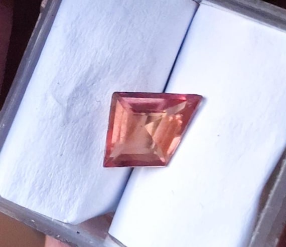 Natural Ceylon Pink Orange Sapphire Kite shape for Jewelry