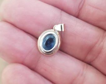 Colgante de zafiro azul Montana, bisel de oro bicolor de 14 k (cadena no incluida)