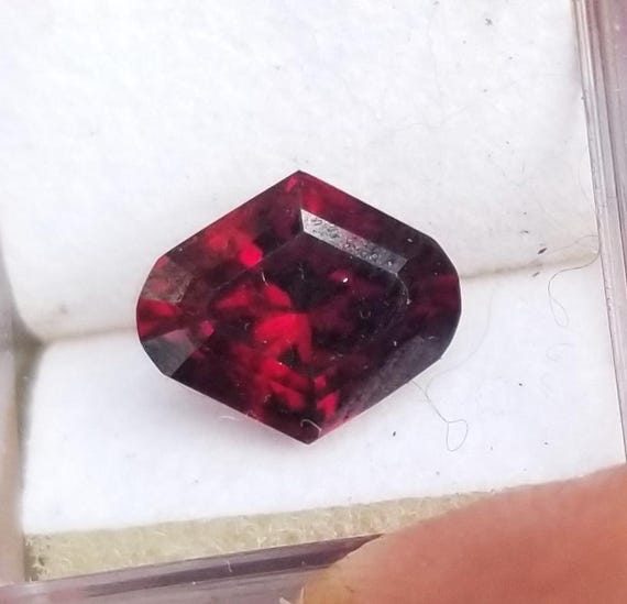 December Gemstone Red Zircon  for Pendant,  Natural Zircon for Jewelry