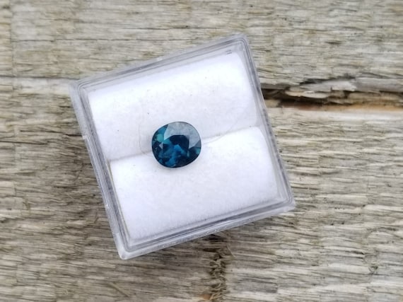 Natural Peacock Sapphire 6.6x6mm Cushion for Jewellery 1,23 Cts