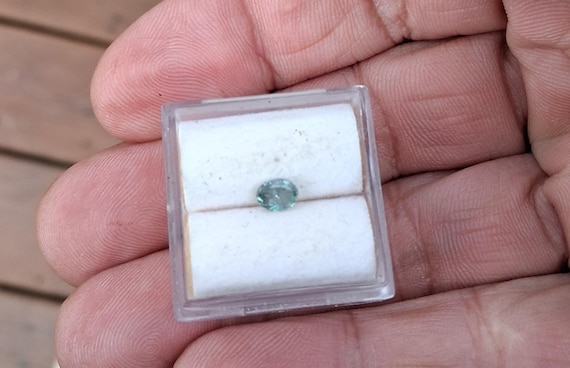 Alexandrite oval shape good color change gemstone