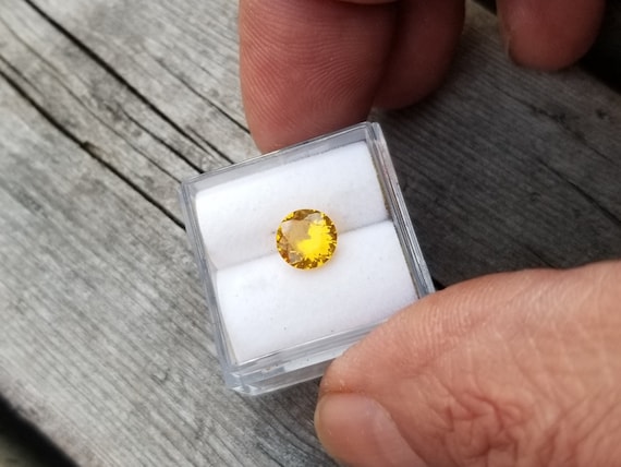 Natural Yellow Sapphire 6.8 MM Round for Jewellery