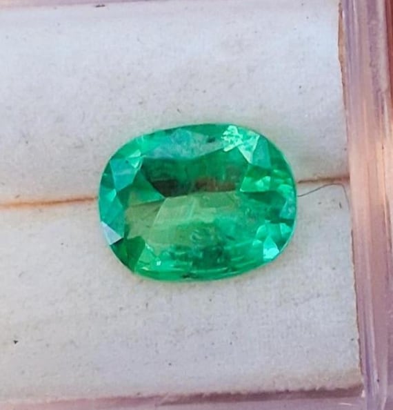 Natural Light Color Tsavorite Garnet 10x8 MM Cushion