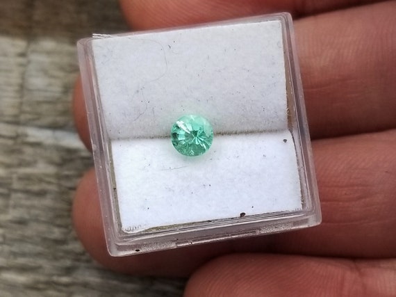 Emerald 4.8 MM Round May Birthstone for Jewellery