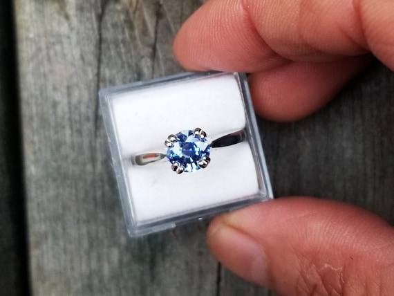 Blue Sapphire Solitaire Platinum Ring for Anniversary Gift