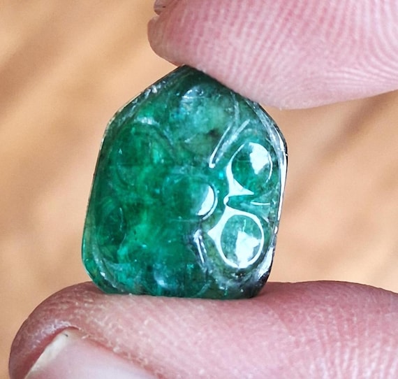 Carving Emerald 9.85 cts Carats May Birthstone for Pendant