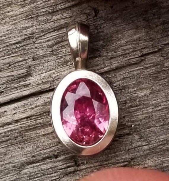 Natural Ceylon Unique Color Sapphire 9x7 MM Oval Shape White Gold Bezel Set Pendant