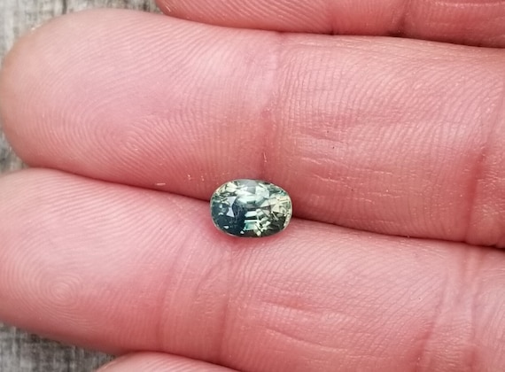 Parti Color Sapphire 2.02 Carats Oval OAK Gemstone