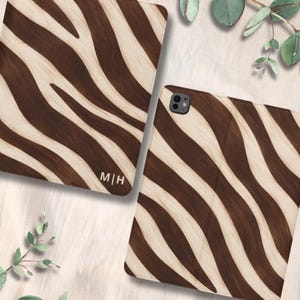 Personligt zebratryckt iPad-skal, brunt krämfärgat iPad-foliofodral, monogramfodral för surfplattor, neutralt djurtryck iPad Air, Mini, Pro 11, 12.9, 13