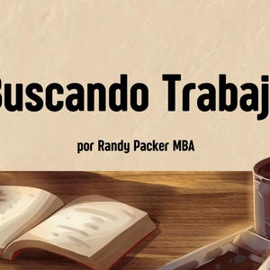 Pode incluir: Ilustração com o texto "Buscando Trabajo" e "por Randy Packer MBA." Um livro aberto, uma lanterna e um recipiente castanho escuro estão sobre uma superfície de madeira. O fundo é de cor bege claro.
