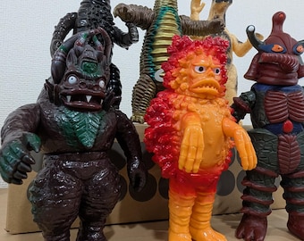 B627P6255 | Ultraman GORO Bullmark Retro Sofubi Ultra Kaiju 9cm