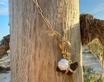 Chokerketting haaientand en parel