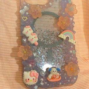 Custodia personalizzata Hello Kitty per iPhone 16 Pro Max: ciondoli kawaii glitterati scintillanti