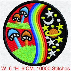 Peut inclure: Écusson brodé avec une bordure noire. Le motif est divisé en deux moitiés : l'une avec des champignons, de l'herbe et un arc-en-ciel, l'autre avec des étoiles, un croissant de lune et une planète. Le patch mesure 6 cm de large et 6 cm de haut.
