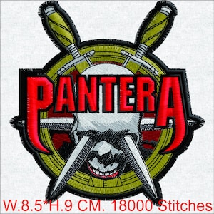 May include: Embroidered patch featuring the word "PANTERA" in red, with a skull and crossed swords design. The patch is outlined in black and yellow, with dimensions of 8.5 cm wide and 9 cm high.