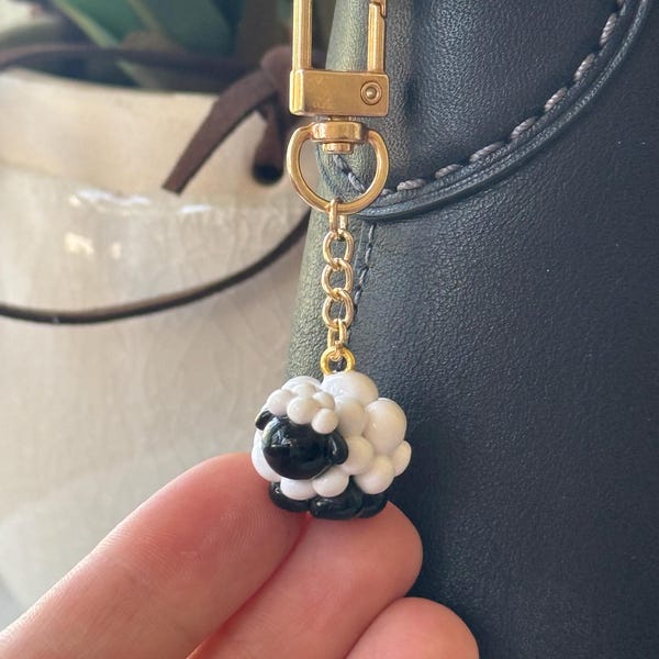 Chaveiro de Ovelha Feito à Mão – Presente Cristão em Argila Polimérica, Enfeite para Bolsa