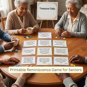Könnte beinhalten: Senioren spielen ein Erinnerungsspiel an einem runden Holztisch. Das Spiel beinhaltet Karten mit Fragen und farbigen Spielsteinen. Der Text "Treasure Talk" und "Printable Reminiscence Game for Seniors" sind sichtbar.