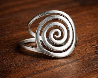 Anillo espiral de plata esterlina hecho a mano, joyería minimalista con remolinos para mujer.