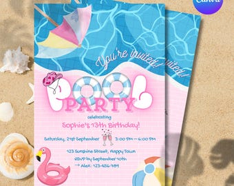 Può includere: Un invito a una festa in piscina con un design rosa e blu. L'invito presenta le parole "Pool Party" con un galleggiante a forma di fenicottero e un'illustrazione di pallone da spiaggia. Il testo recita "You're invited!" e "Sophie's 13th Birthday!"