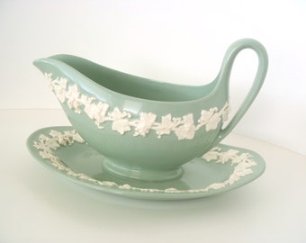 Wedgwood Queen’s Ware Gravy Boat w/ Attached Underplate - Rare Cream on Celadon Plain Edge - Etruria & Barlaston Embossed Grapes and Leaves