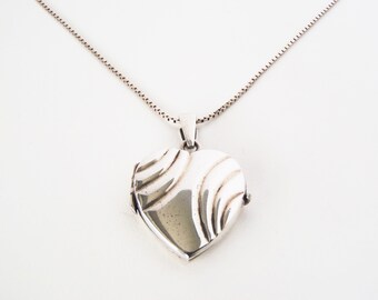 Sterling Silver Heart Locket on 18’ Fine Box Chain Necklace —Opens to Hold 2 Photos— Italy 925, Modern Embossed Curve Design, 1980s Vintage