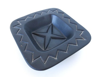 Brayton Laguna Ceramic Ashtray in Satin Black Glaze w/ ZigZag Design—Made in Laguna Beach California—Midcentury Art Pottery Tobacciana