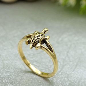 Anillo de tortuga de oro, joyería de tortuga marina, anillo de animal, regalo para amantes del océano, anillo de oro minimalista, anillo apilable delicado, joyería de playa
