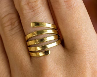 Anel Envolvente em Ouro, Anel Marcante com Múltiplas Faixas, Anel Espiral Ajustável, Joia Minimalista em Ouro, Anel Moderno Empilhável para Mulheres
