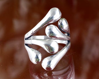 Anillo abstracto de plata, anillo moderno ajustable hecho a mano, joyería bohemia de inspiración natural.
