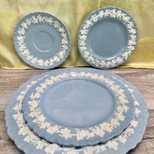 Set 4 Wedgwood Barlaston of Etruria Queen’s Ware Grapevine Plates Blue 1953