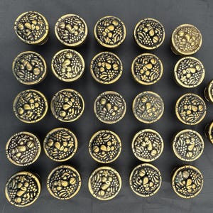 Lot of 27 Vintage Amerock Brass Cabinet Knobs Pulls Fruit Bowl Design 1335