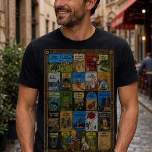 Może przedstawiać: Czarny t-shirt z kr&oacute;tkim rękawem z prostokątnym nadrukiem graficznym złożonym z wielu małych, kolorowych ilustracji okładek komiks&oacute;w o Tintinie ułożonych w siatkę, z centralnym obrazkiem Tintina i Snowy'ego na dole.