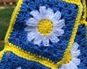 Crocheted Daisy Scarf, Flower Scarf, Winter Scarf, Daisy Scarf, Floral Scarf, Summer Scarf