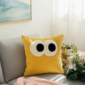 Kussensloop Yellow Eyes: kussenhoes grappig gezicht, kawaii pluche kussensloop met accent