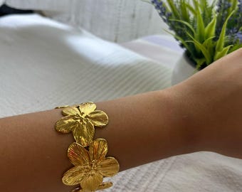 Floral Gold-Toned Bracelet: Stainless Steel, Waterproof