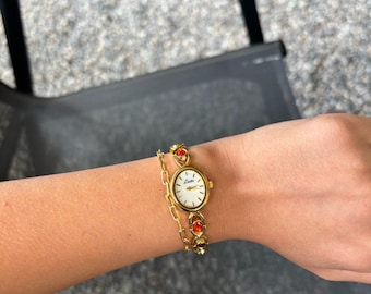 Gouden horloge in vintagestijl met rode edelstenen - elegante damessieraden