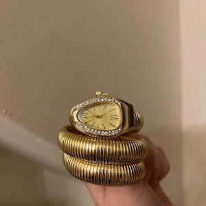 Gold Y2K Diamond Oval Watch: Gothic Vintage Style