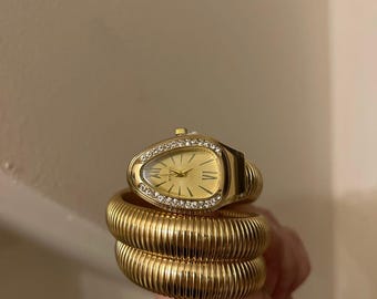 Gold Y2K Diamond Oval Watch: Gothic Vintage Style