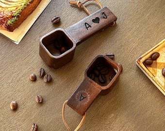 Personalisierte Walnuss-Kaffeeschaufel, hölzerner Kaffeelöffel mit langem und kurzem Griff, gravierte Initialen, Geschenk für Kaffeeliebhaber