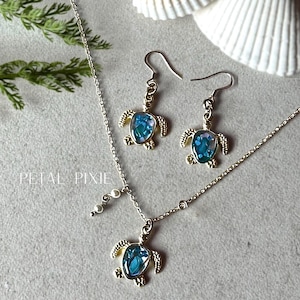 Conjunto de resina con diseño de tortuga marina y encaje de la reina Ana / Concha de abulón auténtica, joyería playera de estilo caprichoso.